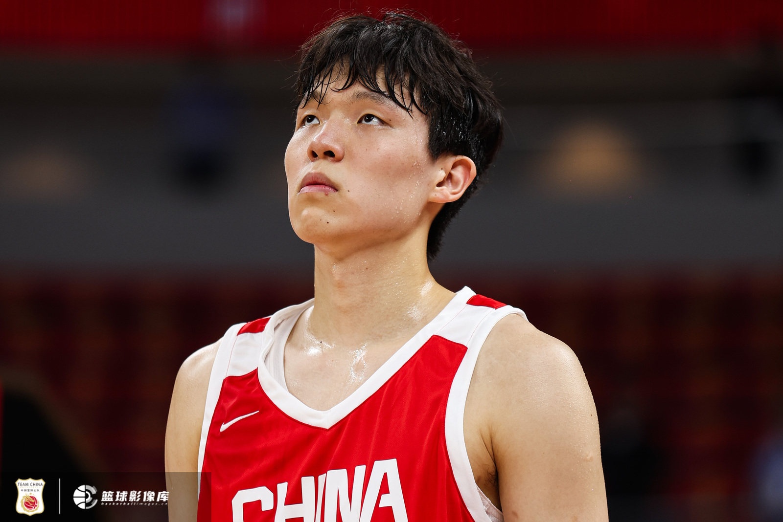 媒体人：杨瀚森在国家队仍是第三中锋 应以胡金秋赵继伟为内外核心