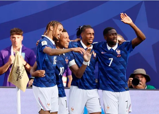 法国3-0瑞典晋级16强，姆巴佩9场淘汰赛9球创历史