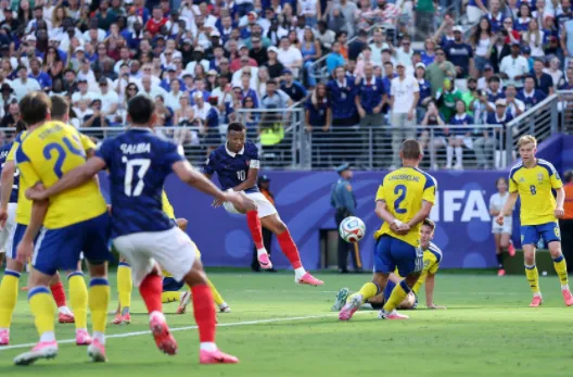 法国3-0瑞典晋级16强，姆巴佩9场淘汰赛9球创历史