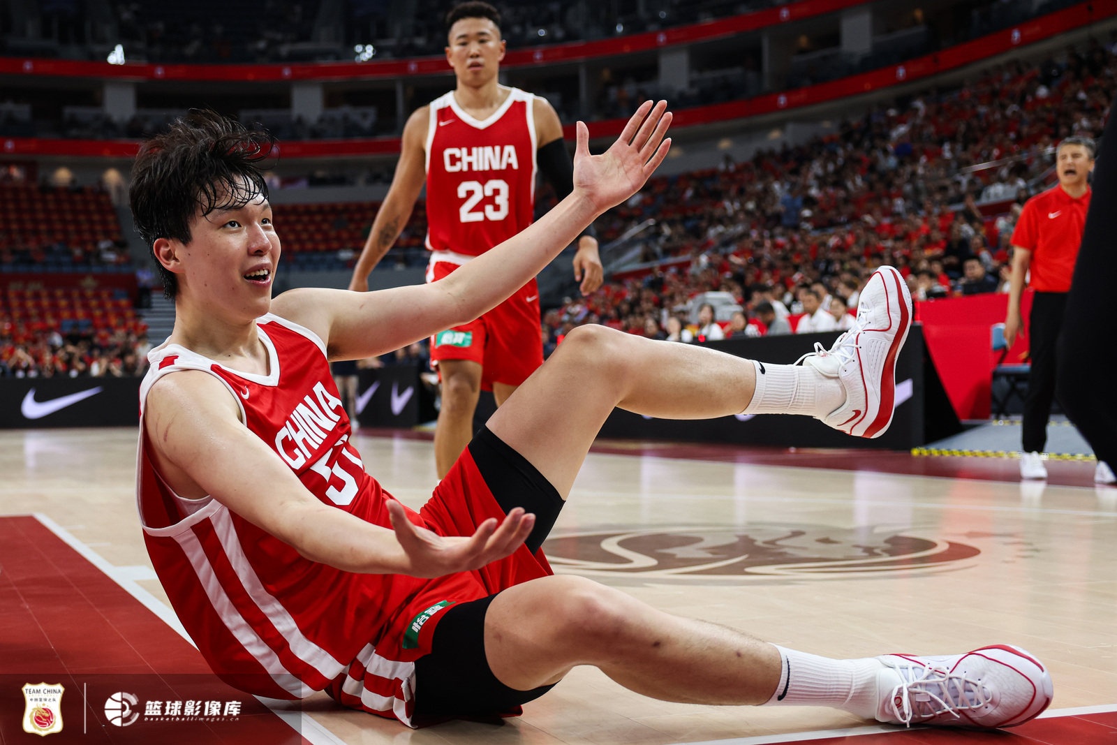 管维佳：杨瀚森低位打同位置球员效果很差，非他一人问题