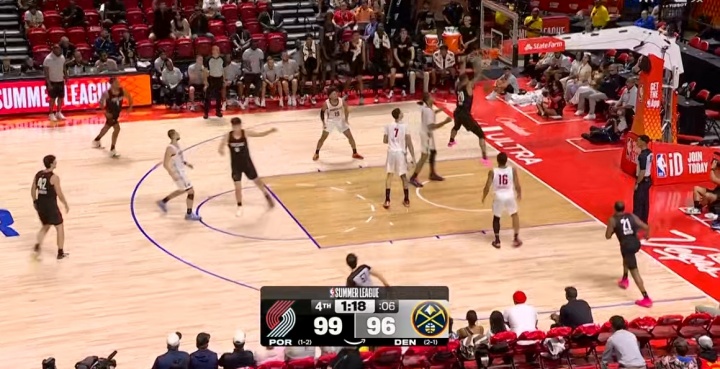 杨瀚森低开高走13+5+3+4帽，送约基奇式脑后传球