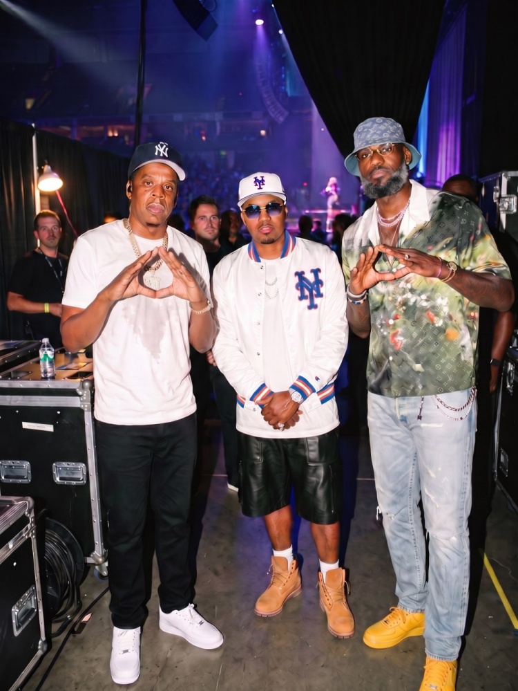 詹姆斯忆16岁初识Jay-Z:他教我的商业之道,至今仍在影响我 詹姆斯忆16岁初识Jay-Z:他教我的商业之道,至今仍在影响我