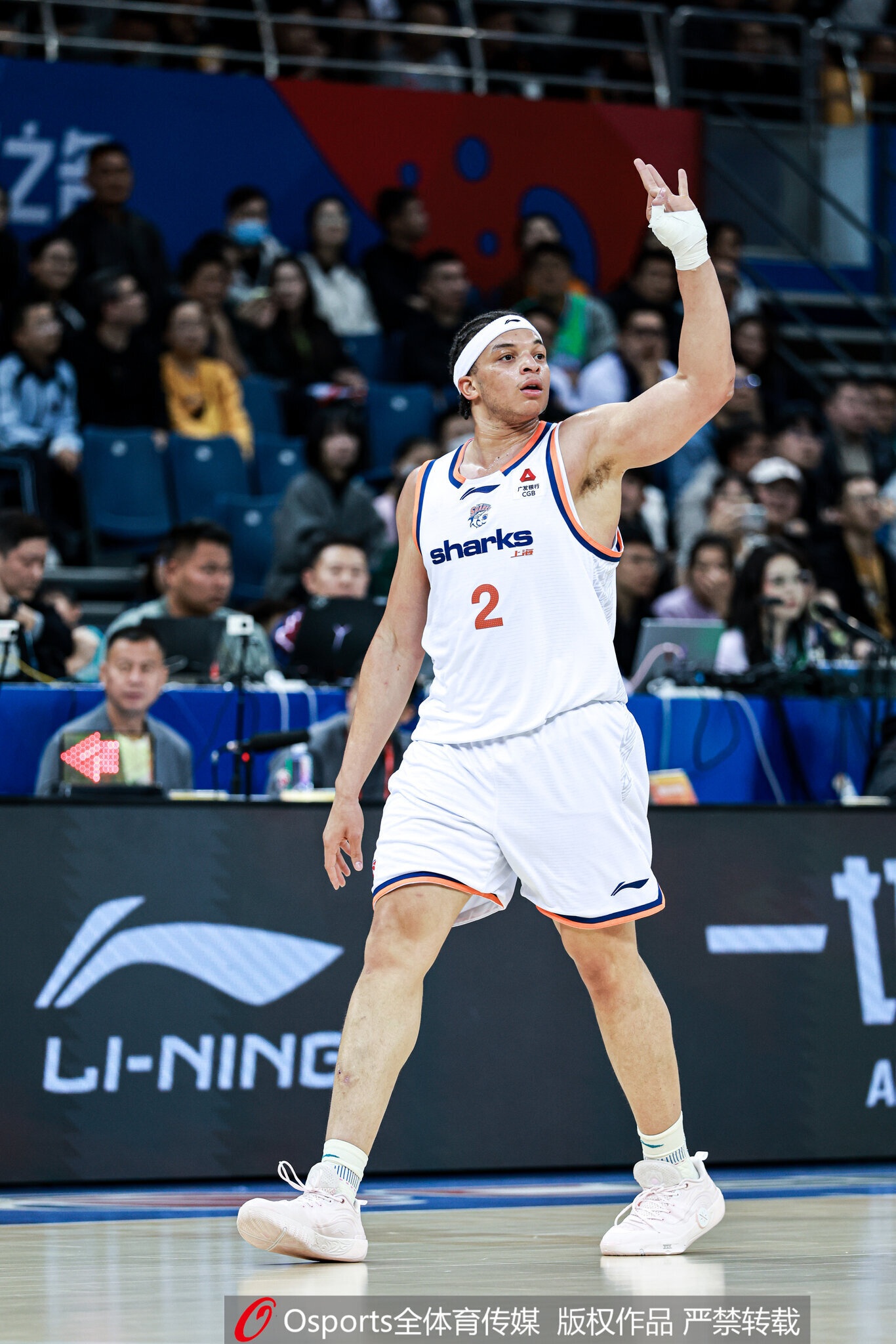 欧洲豪门觊觎洛夫顿 CBA 200万年薪成转会门槛 欧洲豪门觊觎洛夫顿 CBA 200万年薪成转会门槛