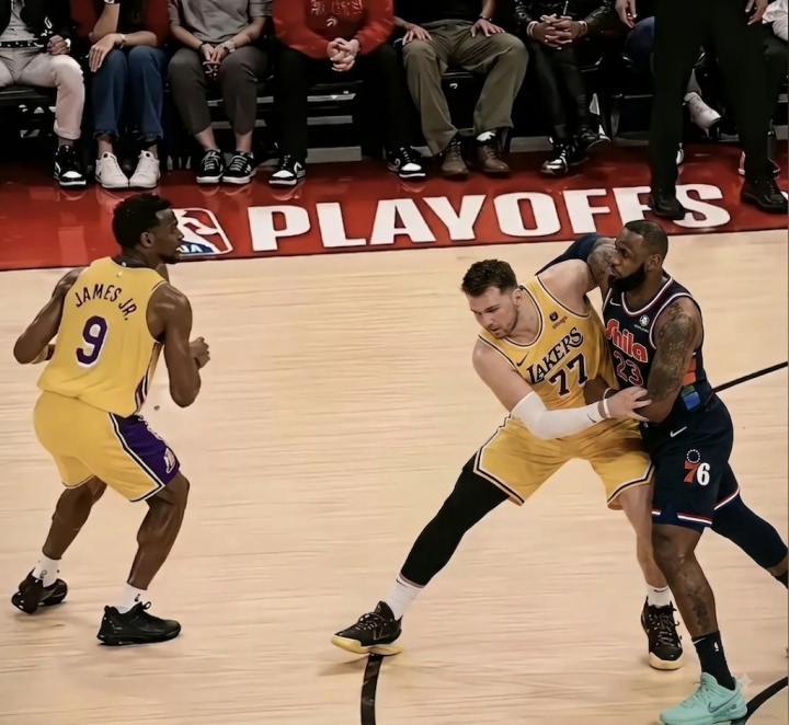 詹姆斯布朗尼圣诞大战直接对位 创NBA历史父子交锋第一例