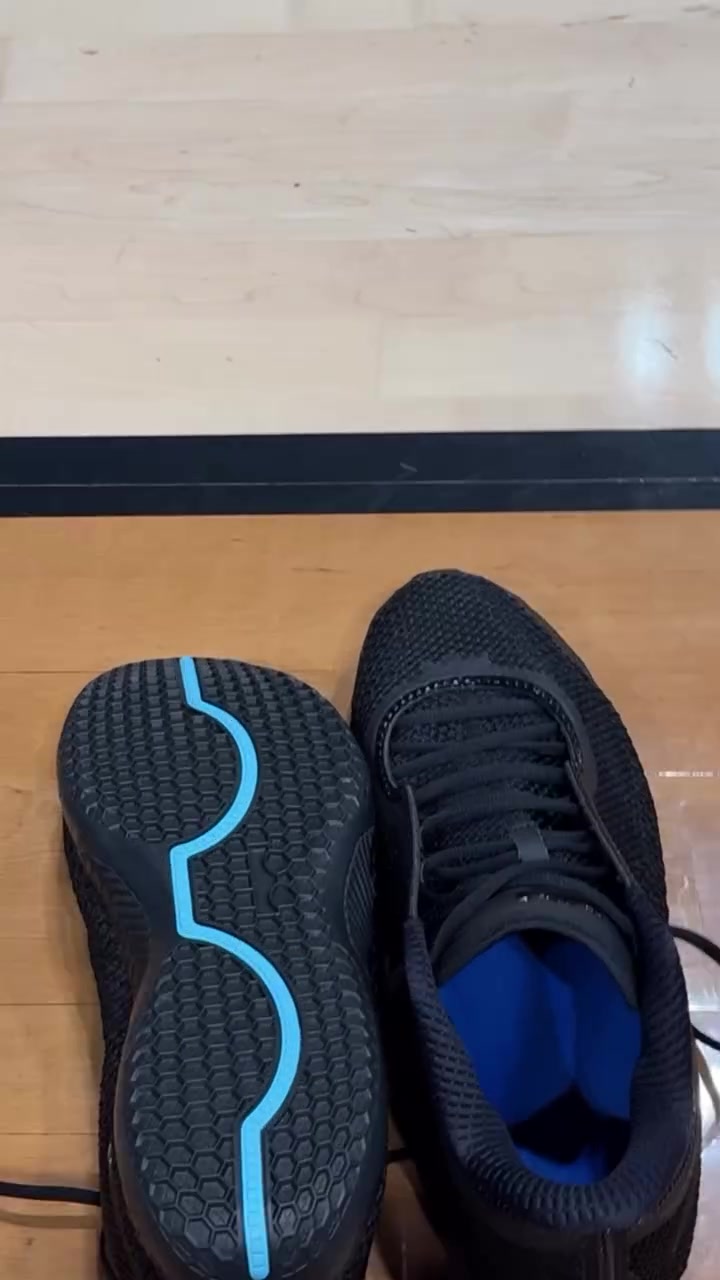 詹姆斯晒第24代签名鞋训练照：训练永不停歇，LeBron 24已在路上