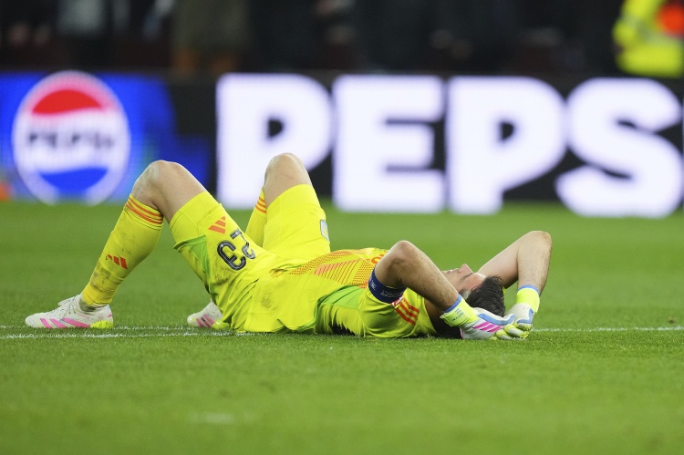 尤文放弃马丁内斯，维拉签下铃木彩艳