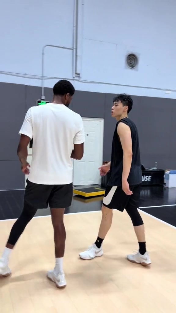 乔治中国行单独特训北控江林俊 防守站位成教学重点