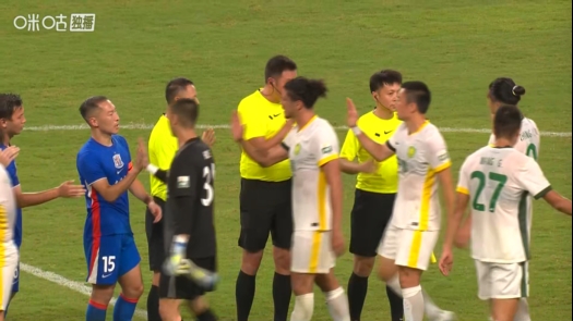 国安3-0客胜申花 终场哨后围裁判追讨点球