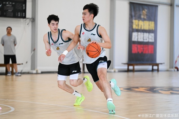 广厦夏训再上调三将 一队年轻球员增至五人 广厦夏训再上调三将 一队年轻球员增至五人