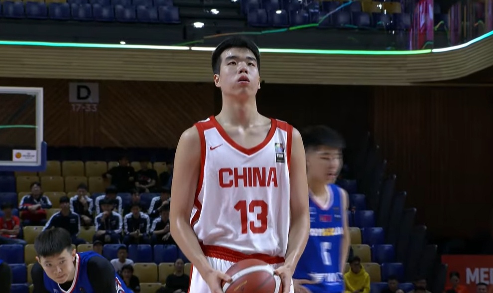 半场12分钟7分4板 张懿赵杰正负值+10助U18国青领先