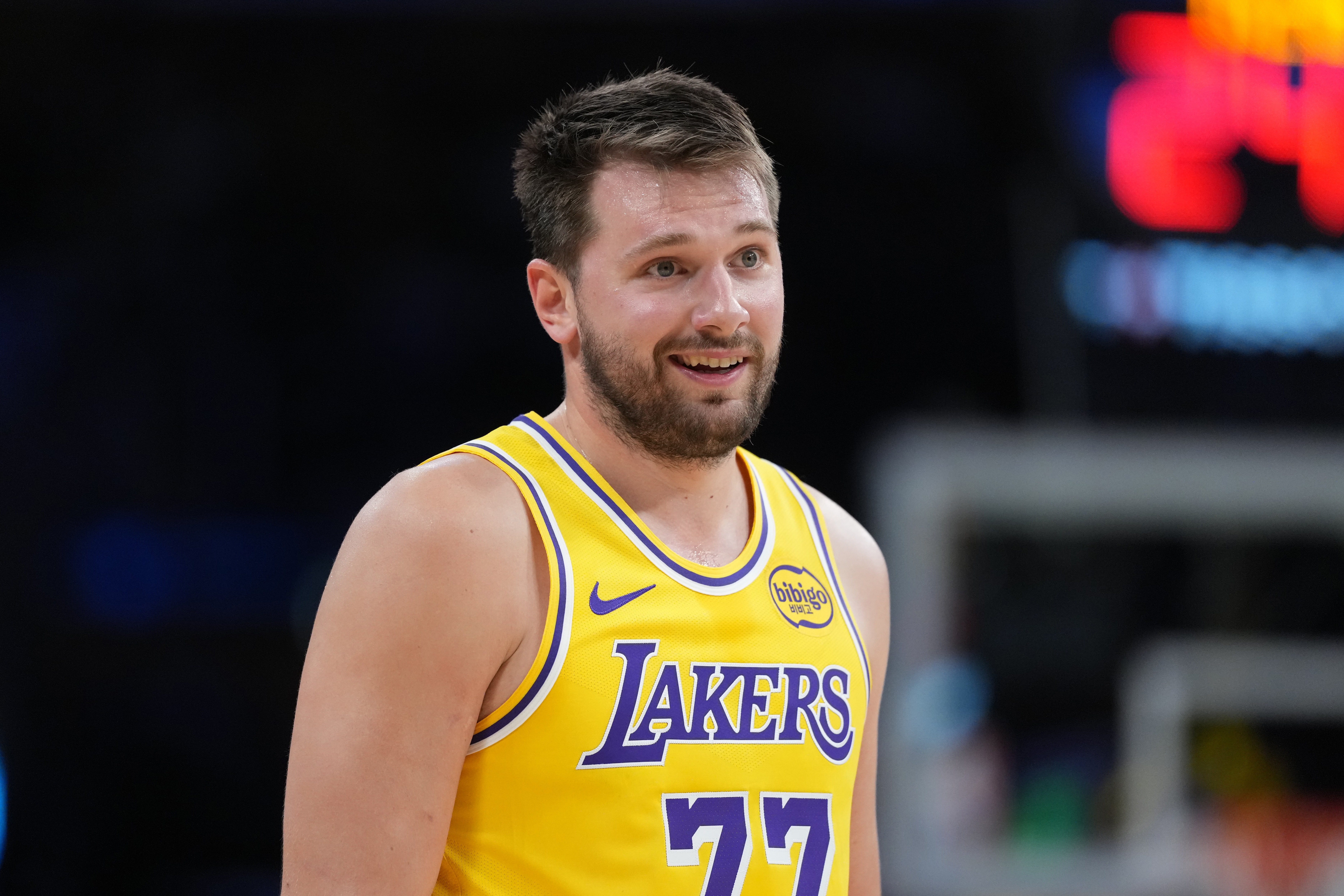 NBA历史赛季至少28+8+8最年轻球员榜：前七里东契奇独占4席