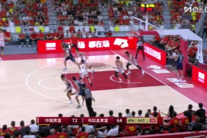 [贺希宁上篮]以球领人！庞峥麟推反击快速上球，贺希宁快下轻松上篮打进！