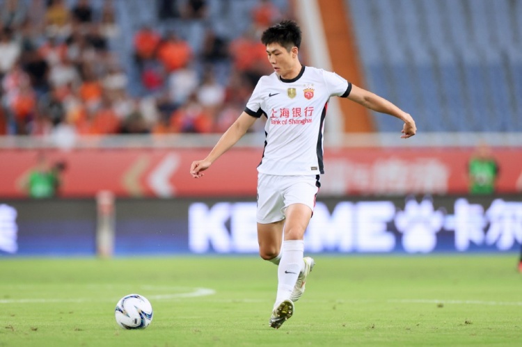 上海海港客场3-0战胜山东泰山，晋级足协杯四强