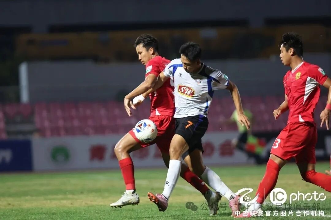 两连败!中乙联赛决赛阶段第二十三轮 厦门飞鹭客场0-1青岛红狮 两连败!中乙联赛决赛阶段第二十三轮 厦门飞鹭客场0-1青岛红狮