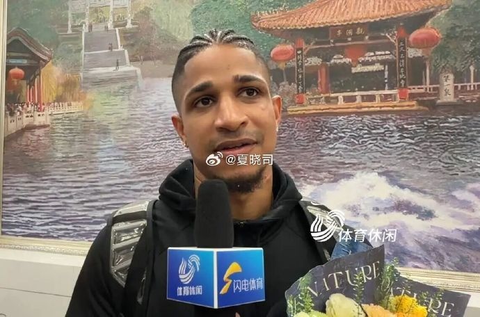 鲁媒：班顿、普卢默抵达济南 加上已到队法耶 山东三外援全部集齐