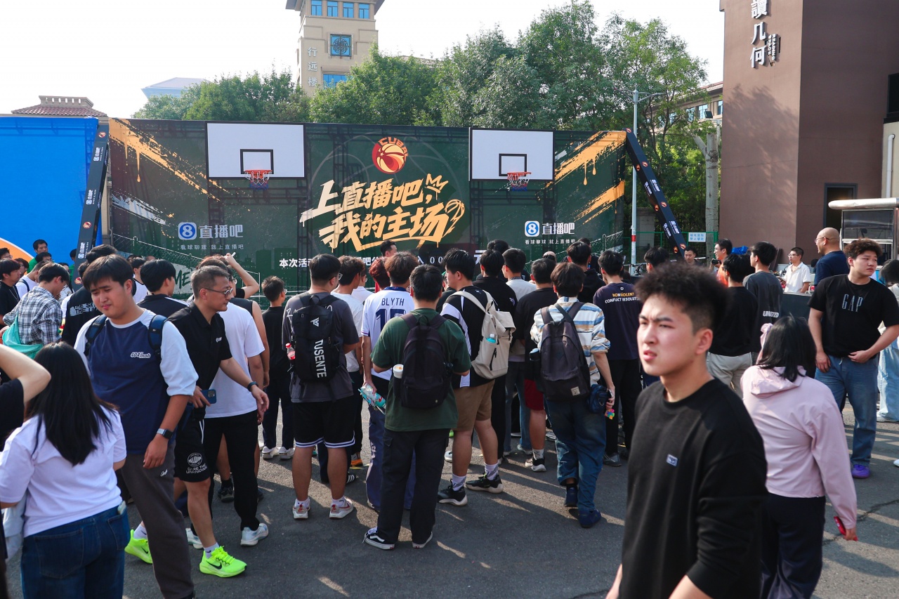 互动抽定制款篮球!CUBAL全明星周末举行 公益走进太原理工 互动抽定制款篮球!CUBAL全明星周末举行 公益走进太原理工