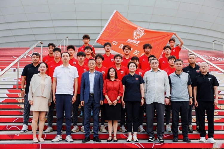 上海海港·中国犀旺队赴法国欧塞尔出征仪式在上汽浦东足球场举行