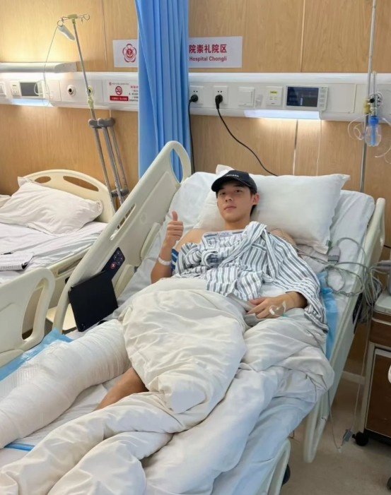 李嗣镕手术后社媒晒照：非常不幸再次遭遇伤病，养好伤重新出发